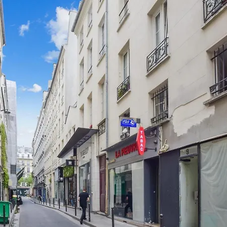 Luminous Flat In The Center Of - Welkeys * Parigi